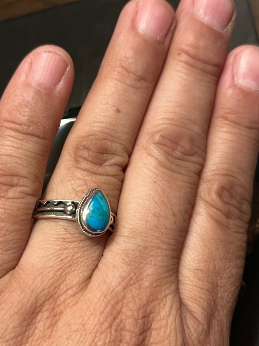 Kingman Mojave Turquoise Teardrop Ring with Intricate Silver Band Design Size 7